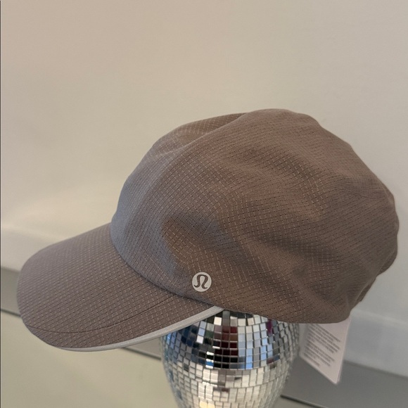 🆕 LULULEMON Fast and Free Run Hat Woven Air Warm Ash Grey NWT - Picture 7 of 16